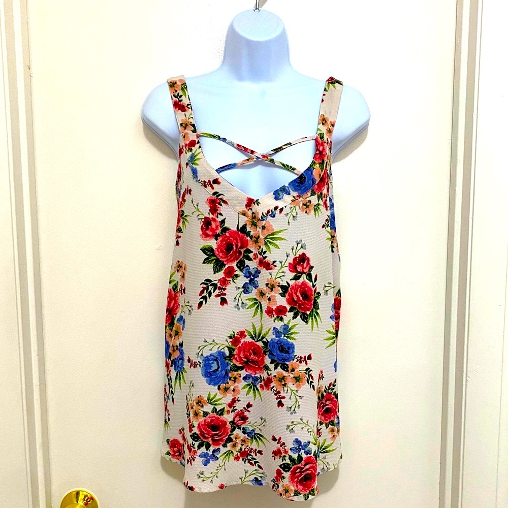 Flower and Feather brand cold shoulder top 2X floral design with crisscross